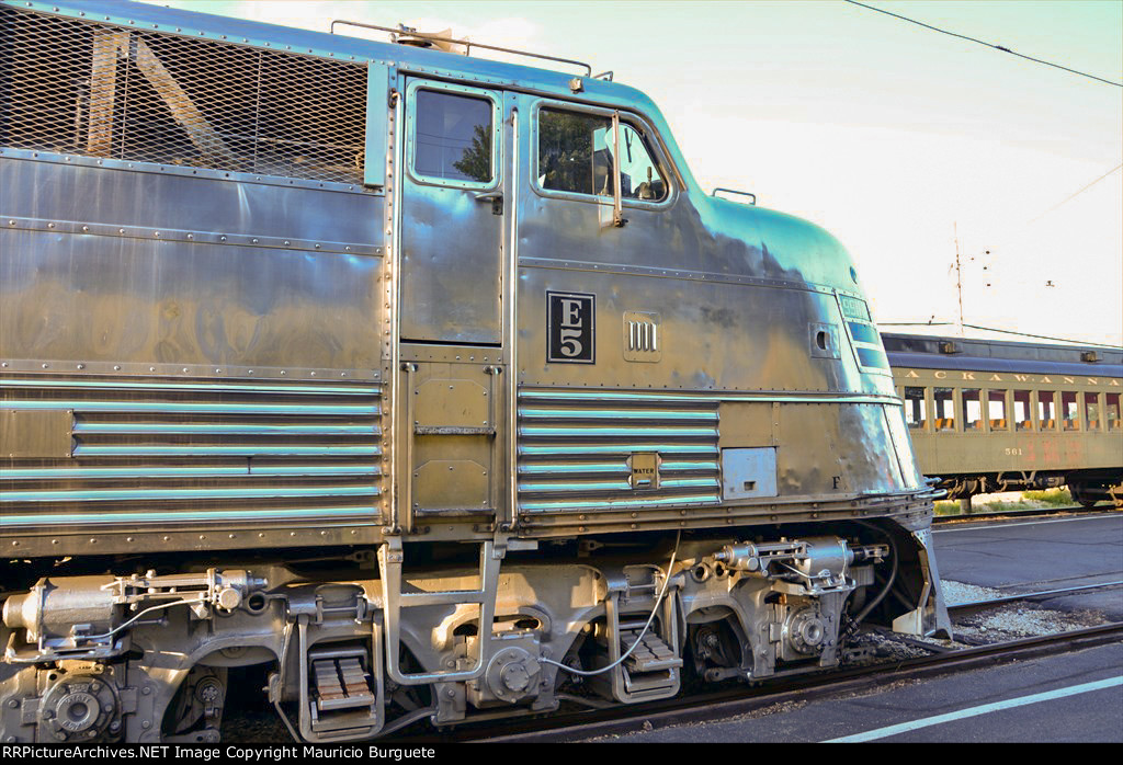 CBQ E5A Locomotive Nebraska Zephyr